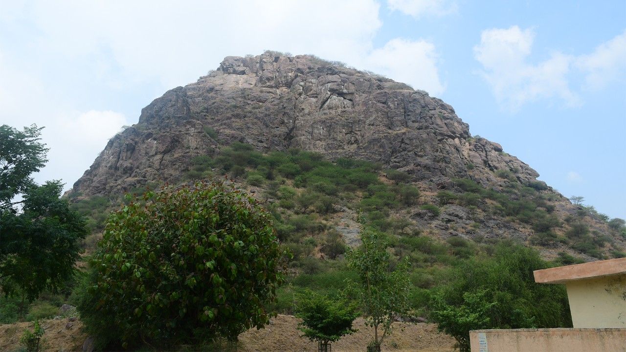 tosham-rock-inscription-hisar-haryana-ast-1-attr-hero