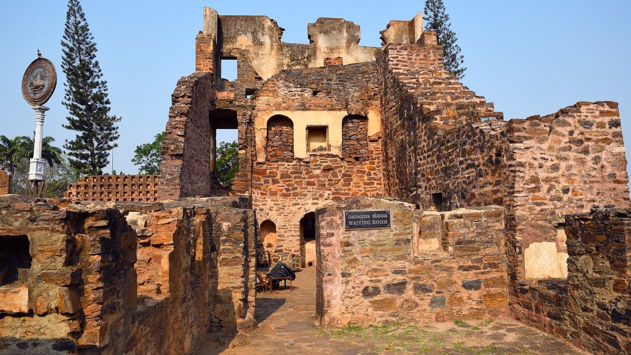 2-kittur-fort-and-palace-belgaum-karnataka-attr-hero