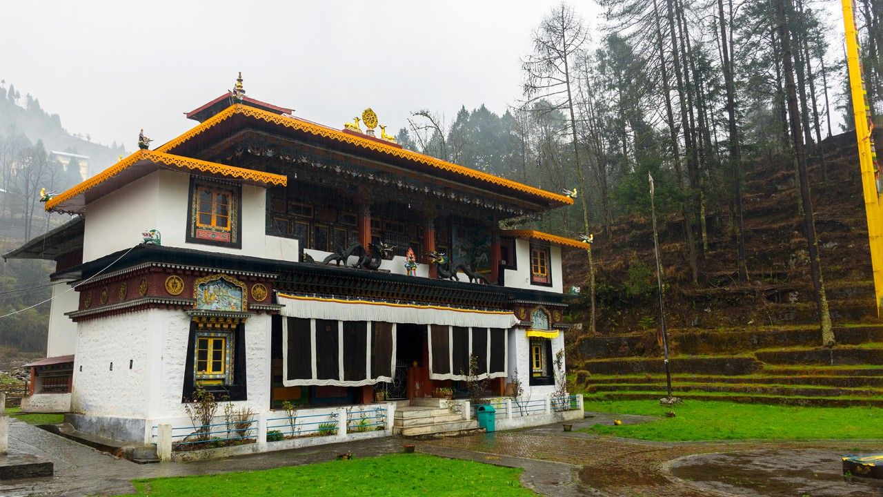 lachung-gompa-lachung-sikkim-1-attr-hero