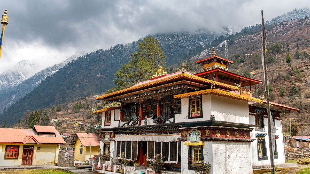 1-lachung-gompa-lachung-sikkim-city-hero