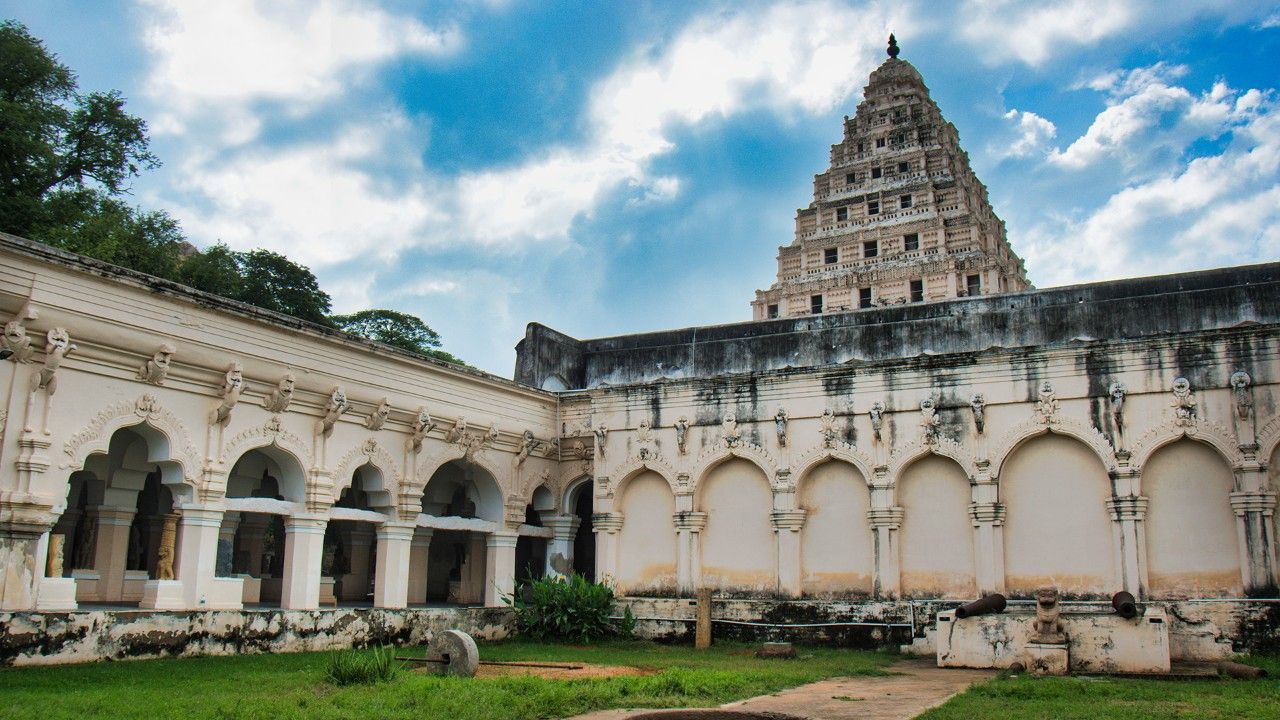 2-thanjavur-palace-thanjavur-tamil-nadu-attr-hero