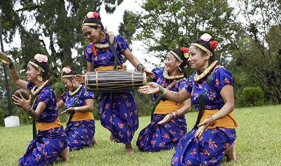 nepali-folk-dance-darjeeling-west-bengal-blog-art-exp-cit-pop