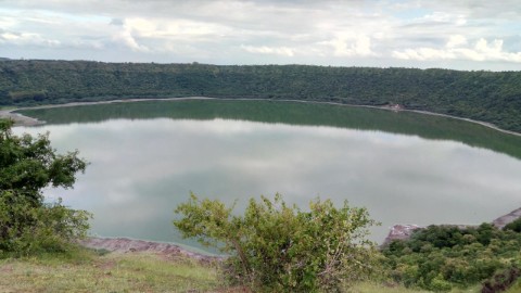 洛纳尔火山口湖
