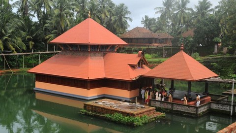 Temple du lac Ananthapura 