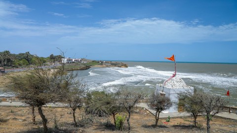 Le temple et la plage de Jallandhar 