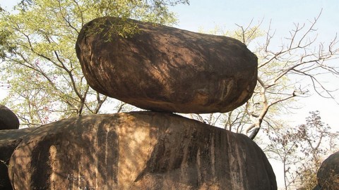 Le rocher en équilibre 