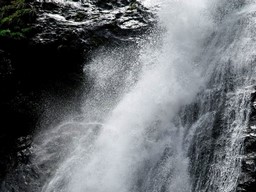 Palaruvi Wasserfälle 