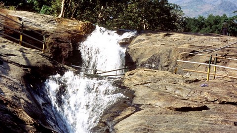 库木巴卡莱瀑布
